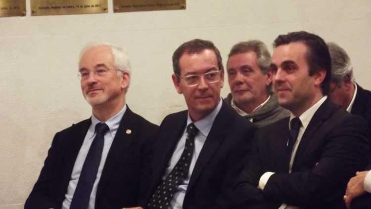 José Manuel Silva, bastonário cessante; Miguel Guimarães, bastonário eleito; e Carlos Cortes, presidente da SRCOM